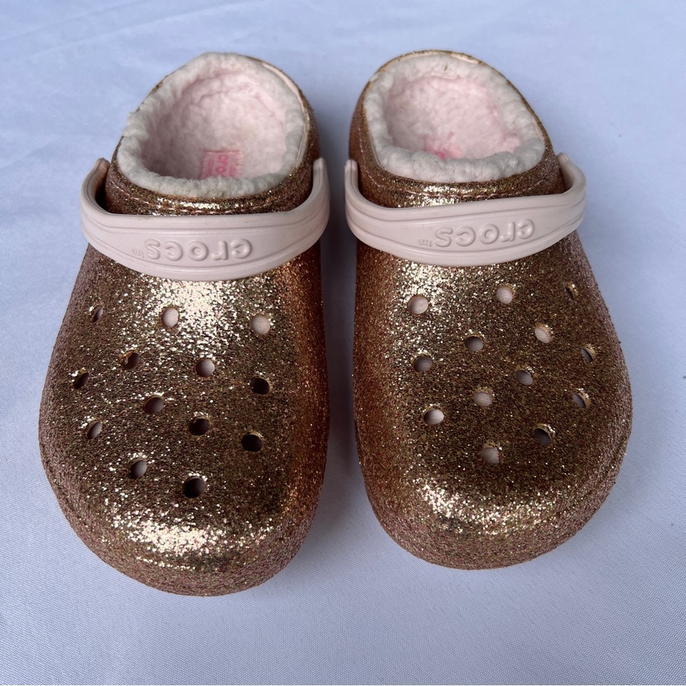 Crocs Classic Glitter Lined Clog. Girls Youth Junior Size 4. Pink Rose Gold.